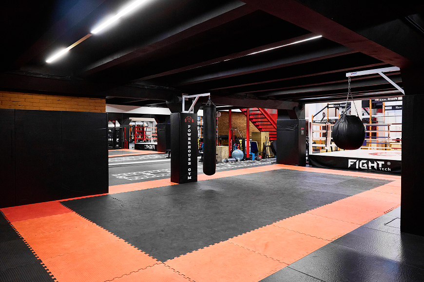 Единоборства в Powerhouse Gym Сокол